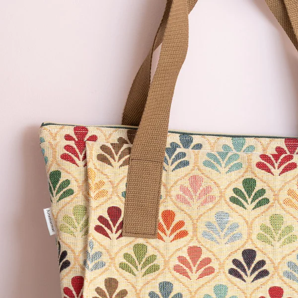 Bolso hecho a mano con tela de tapicería