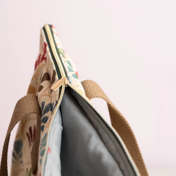 Bolso hecho a mano con tela de tapicería