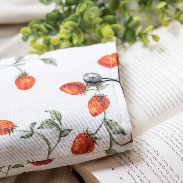 Funda para libros de fresas