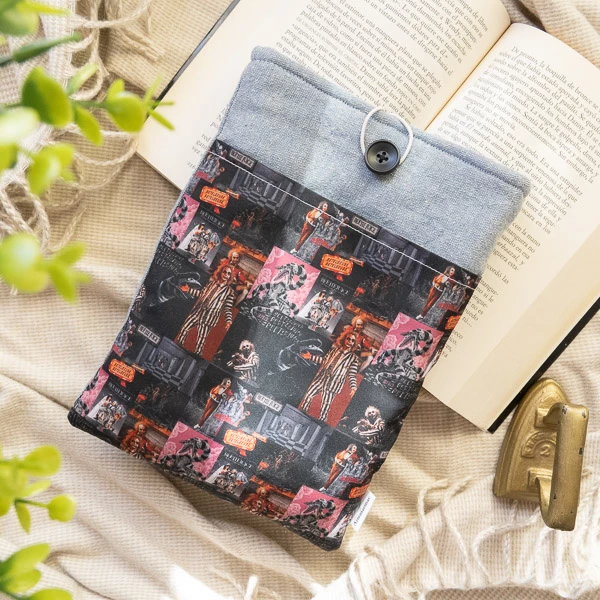 Funda literaria acolchada, hecha a mano, diseñada para proteger tus libros.
