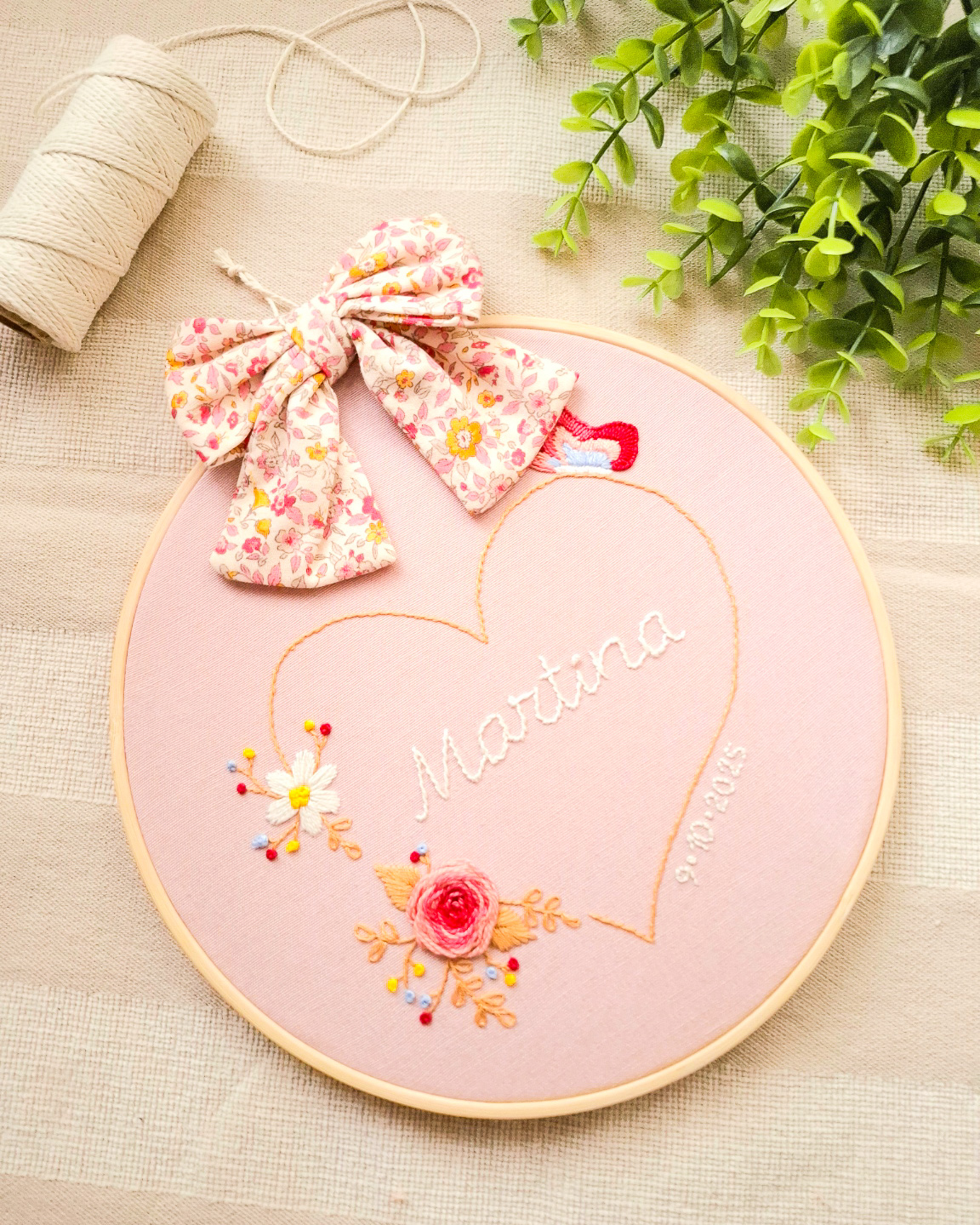 Regalo bastidor bordado a mano de bebé personalizado