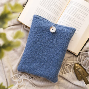 Funda literaria acolchada, hecha a mano, diseñada para proteger tus libros.